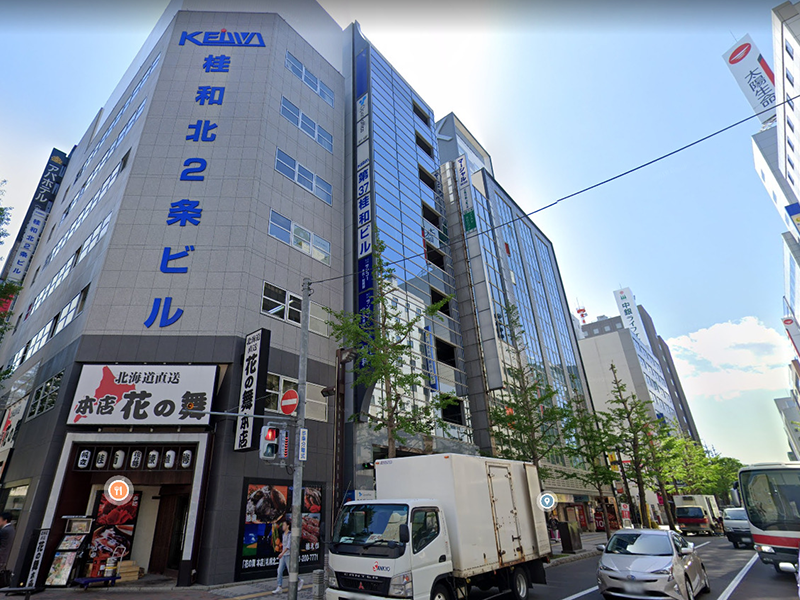 「慶応大学三田キャンパス東門」