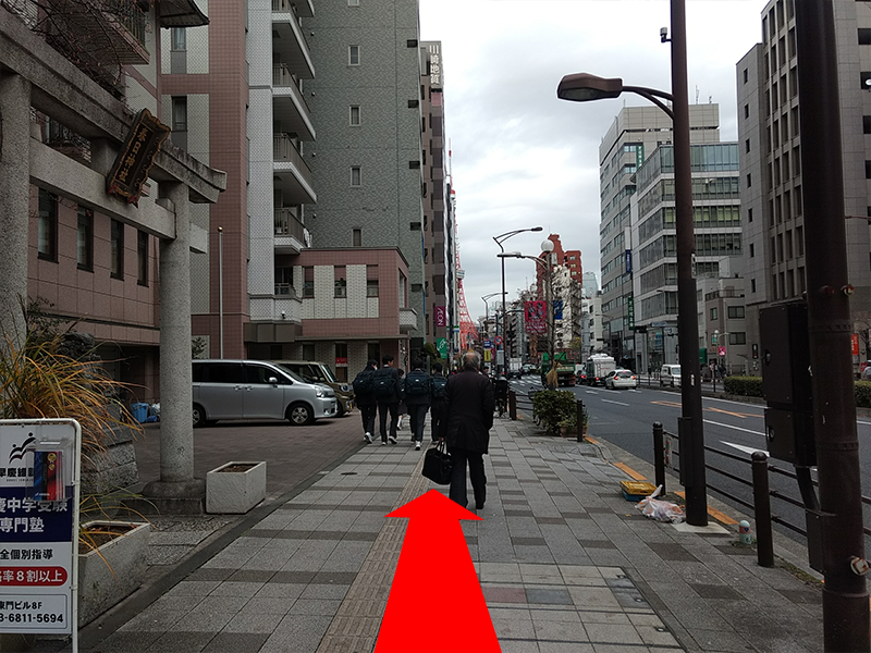 「桜田通り交番」、「ファミリーマート三田二丁目店」