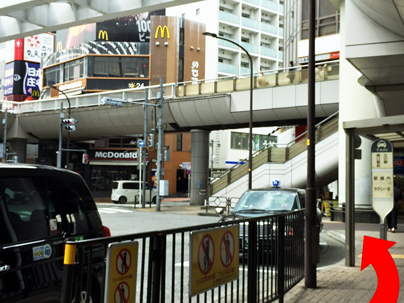 陸橋前の「マクドナルド」「ローソン」