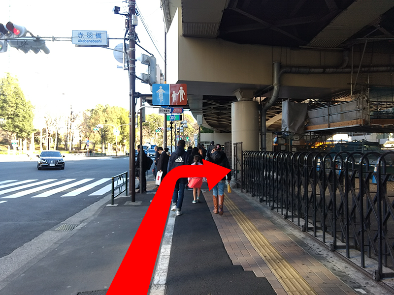 10ｍほど進んだ先で右折